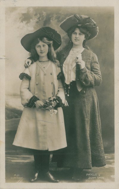 Berühmtheiten der Bühne: Miss Phyllis und Miss Zena Dare, ca. 1903-08 von English Photographer